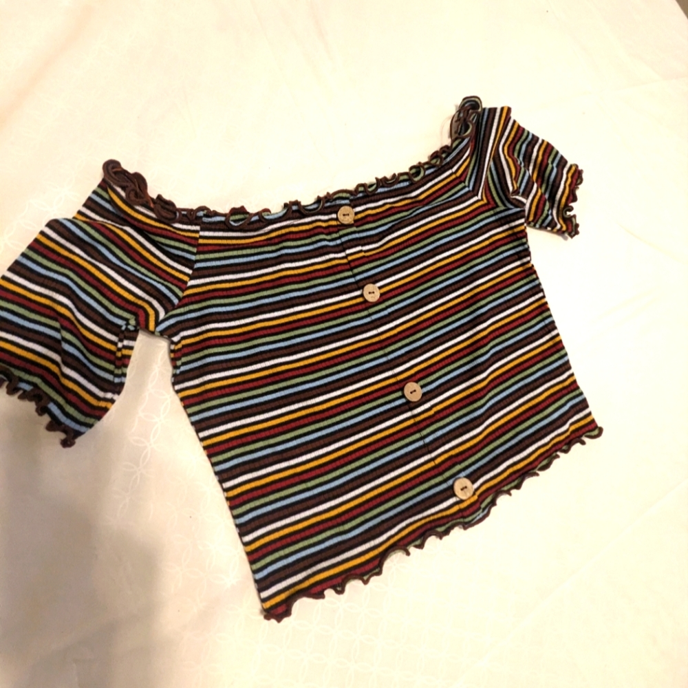 ☀️10/$15☀️ NWOT Off-the-shoulder buttoned crop top - large